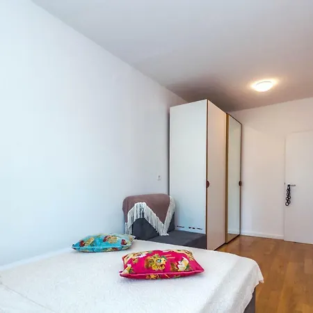 Shiny Near Beaches And Center Apartament *