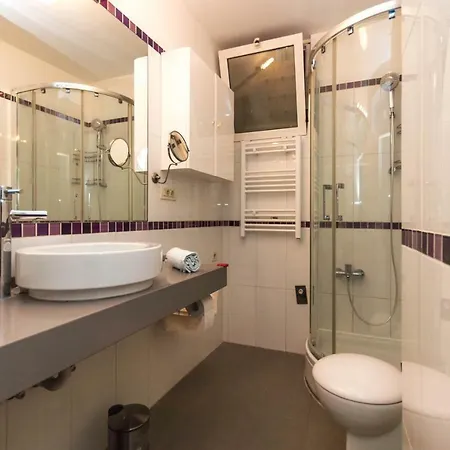 Shiny Near Beaches And Center Apartament *